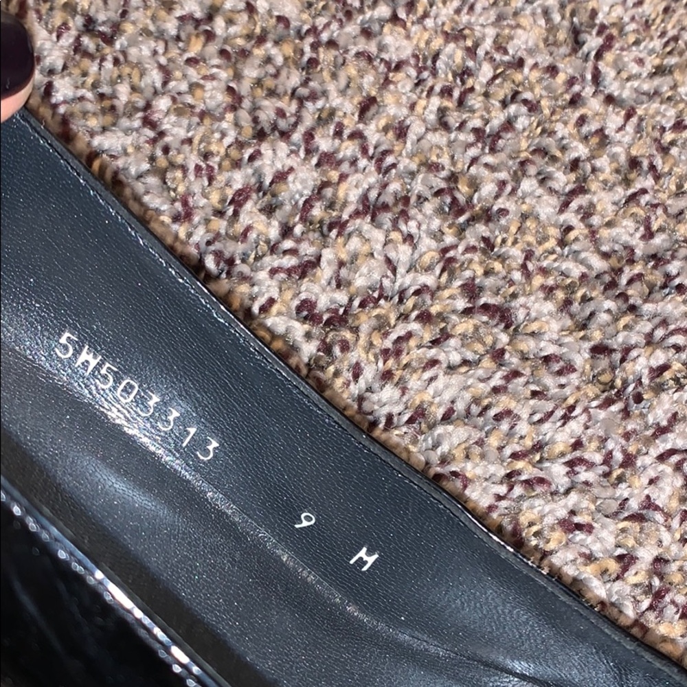 Stuart Weitzman - Picture 4 of 4